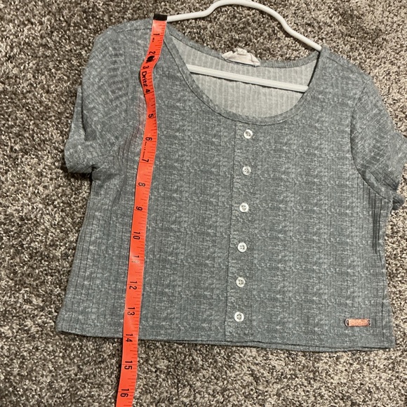 Gray Ribbed Button-Up Crop Top - Picture 2 of 4